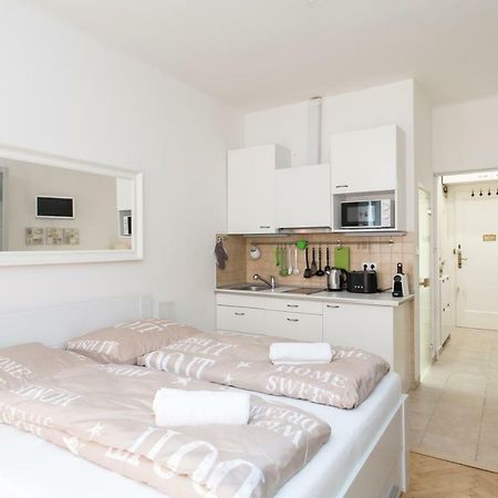 Cozy Studio With Parking Near City Center Praga Exterior foto