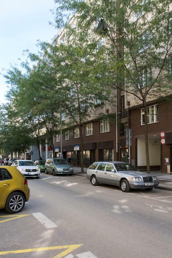 Cozy Studio With Parking Near City Center Praga Exterior foto